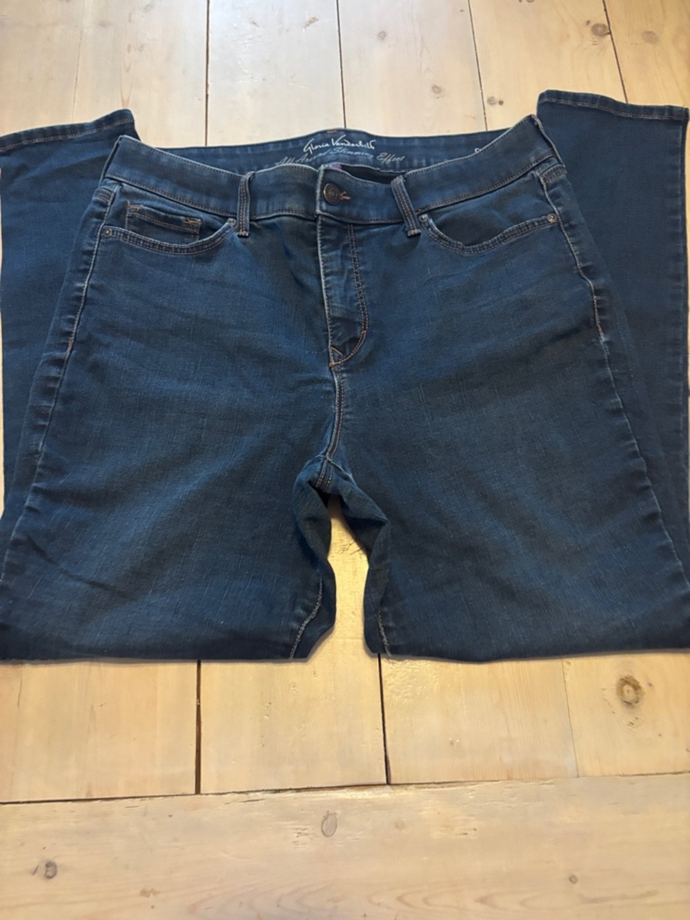 Gloria Vanderbilt Blue Straight Leg Jeans-all around slimming effect size 14